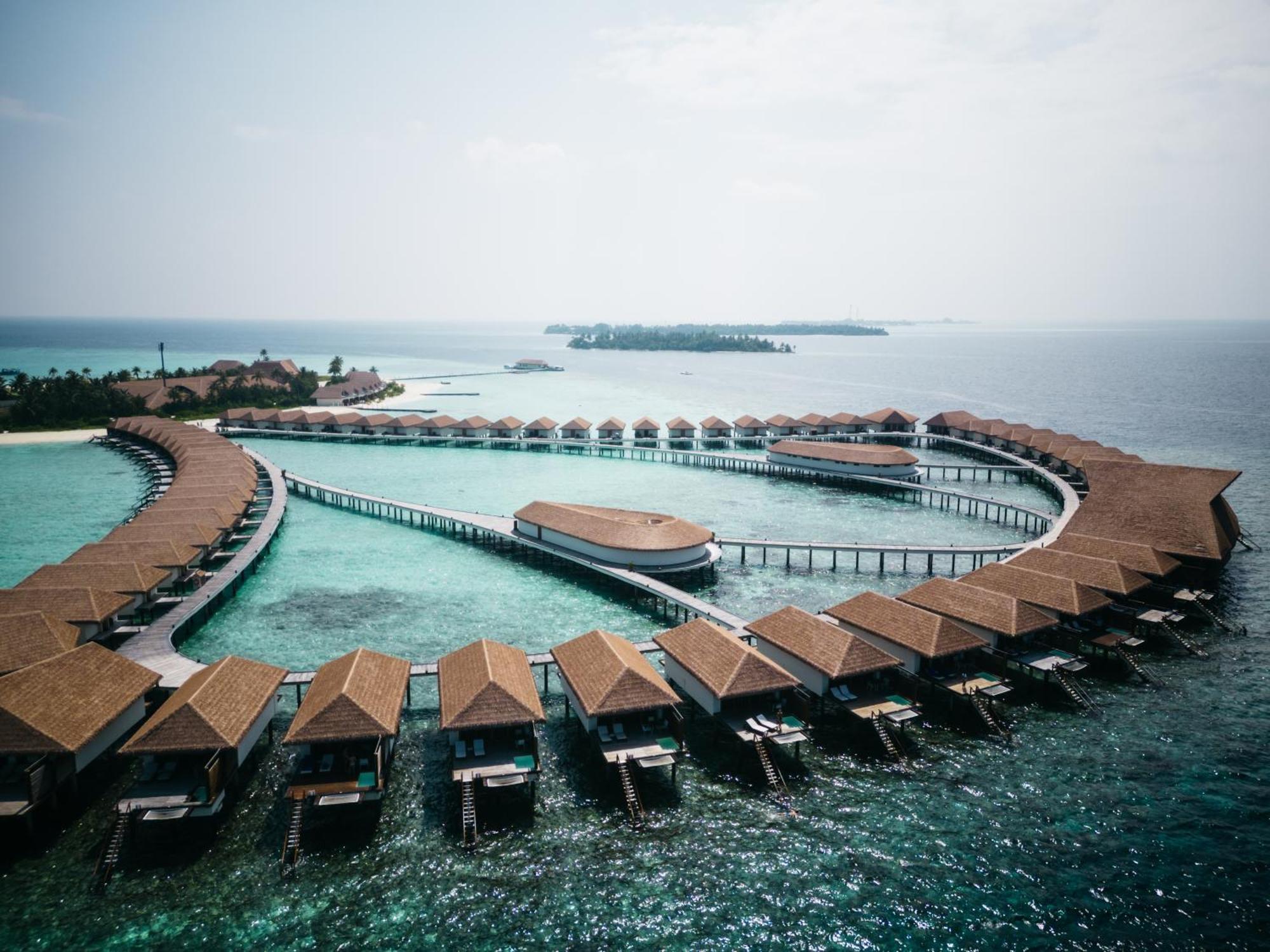 Cinnamon Velifushi Maldives Aarah Island Buitenkant foto The resort's overwater villas