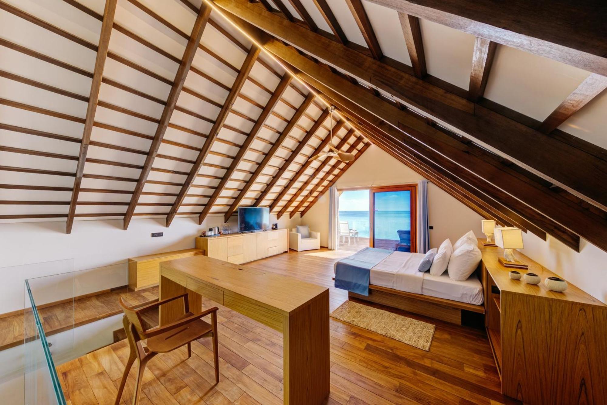 Cinnamon Velifushi Maldives Aarah Island Buitenkant foto The interior of a suite at the resort