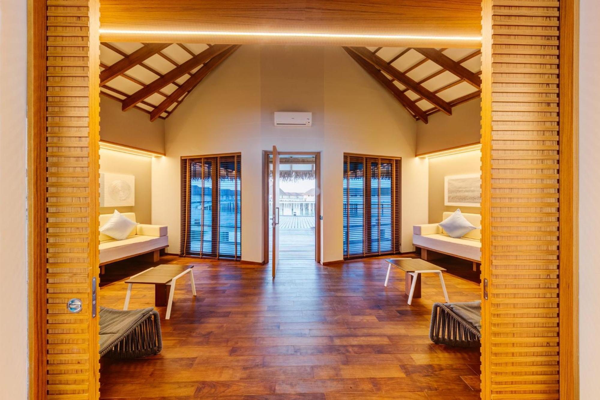 Cinnamon Velifushi Maldives Aarah Island Buitenkant foto The interior of the hotel